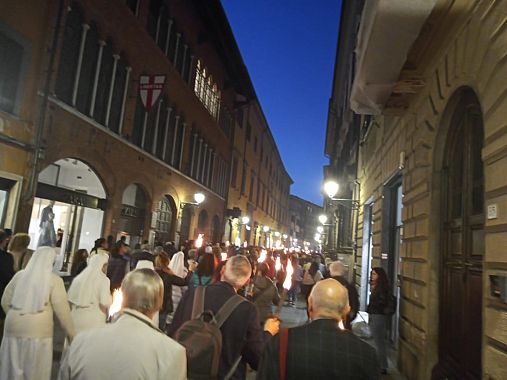 Il corteo a Pisa in Corso Italia