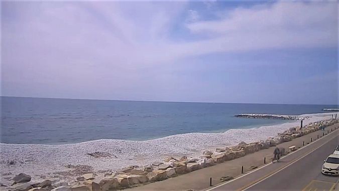 Il lungomare di Marina di Pisa intorno alle 14,50