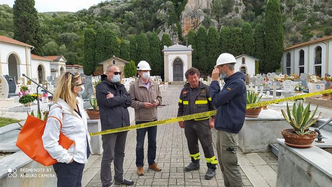 La zona del crollo è stata delimitata